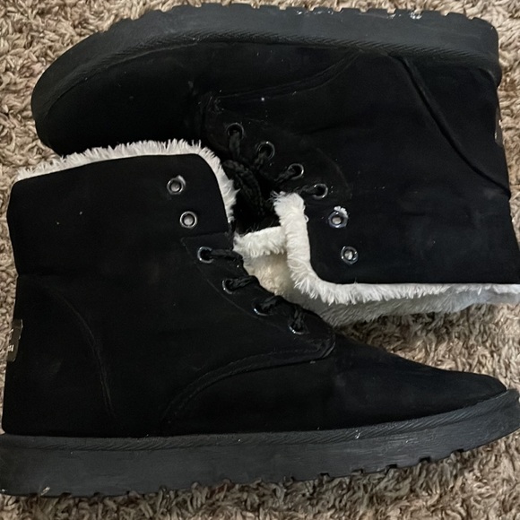 lined boots - Picture 2 of 4